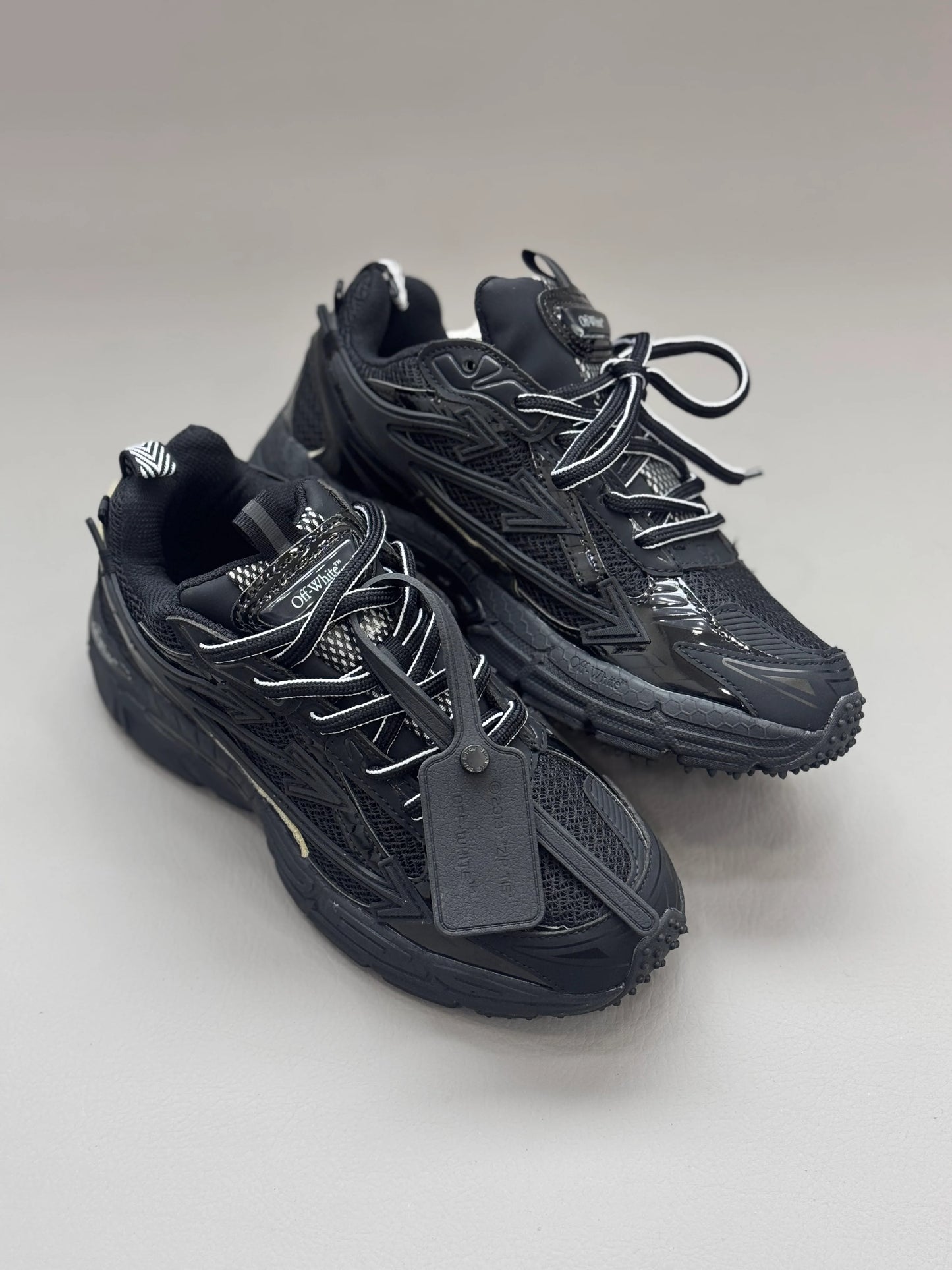 OFF WHITE "BE RIGHT BACK”