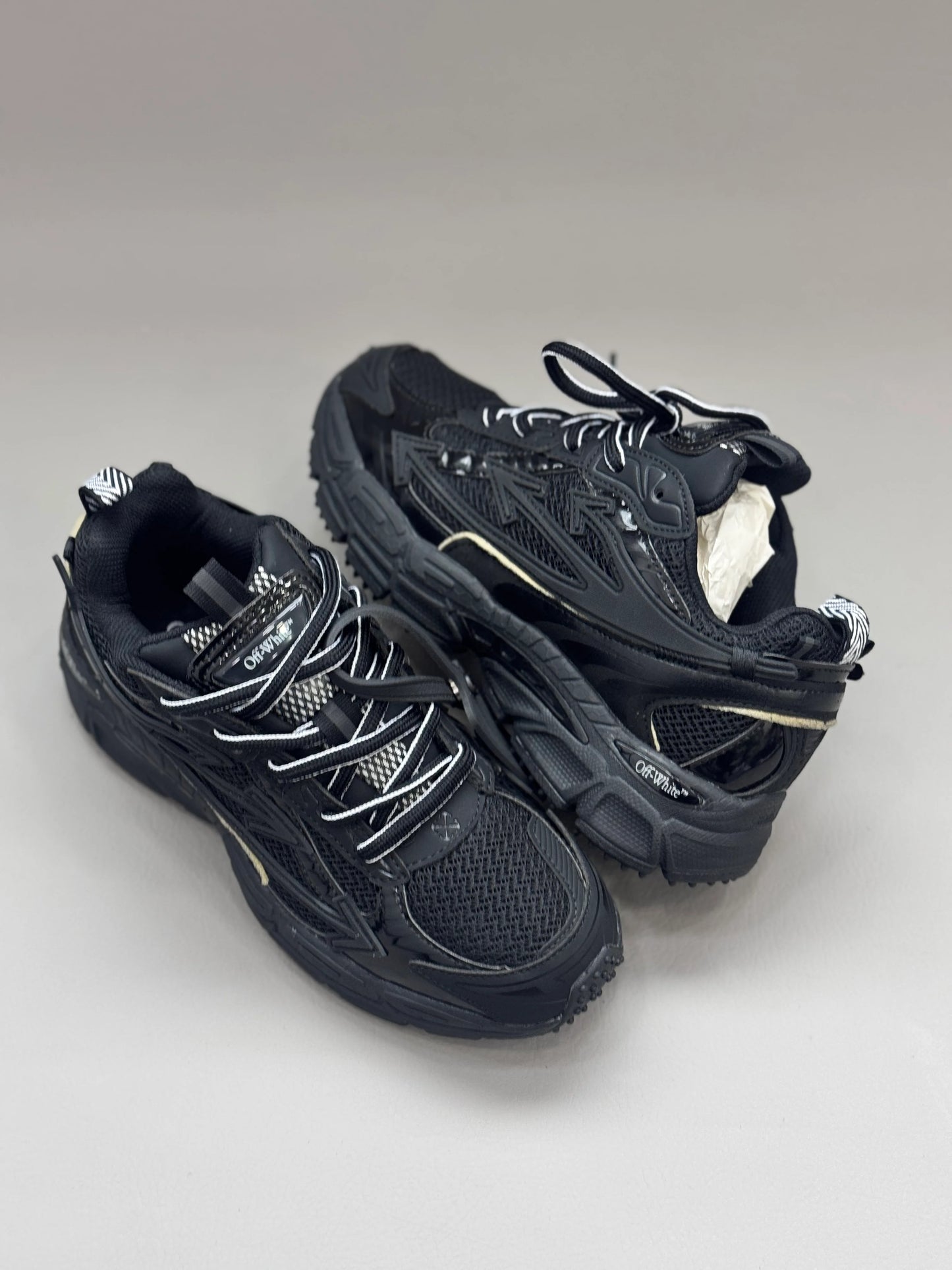 OFF WHITE "BE RIGHT BACK”