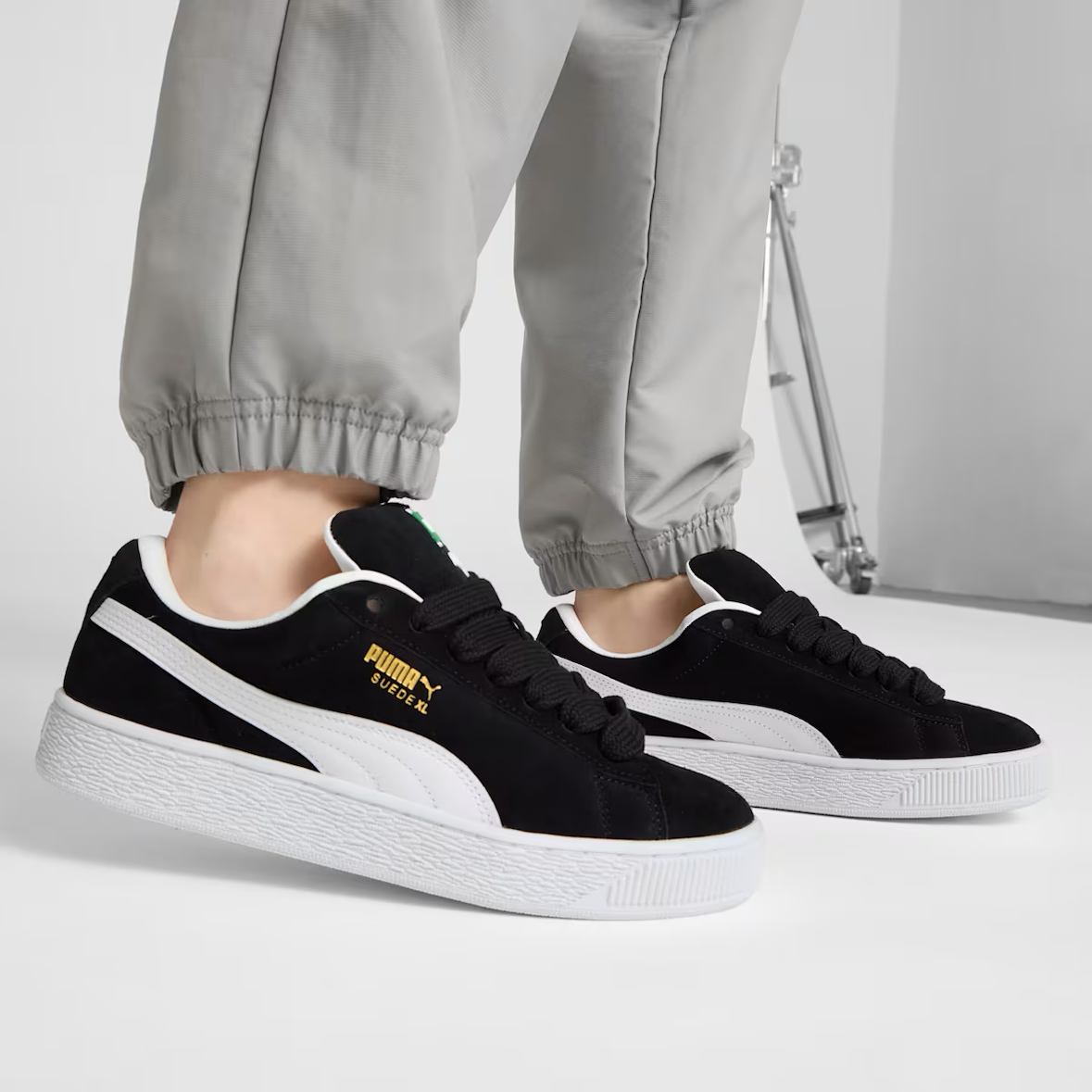PUMA SUEDE XL NEGRA - BLANCA