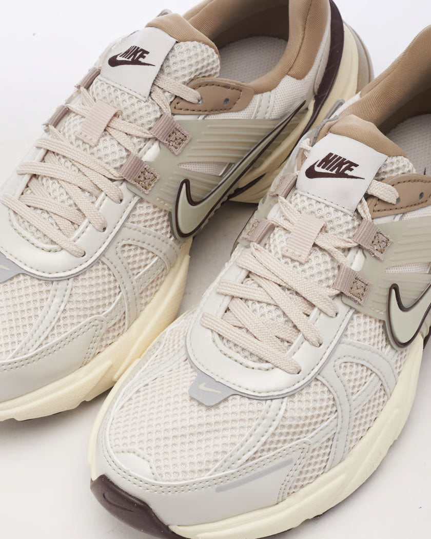 NIKE VOMERO V2K CAFE