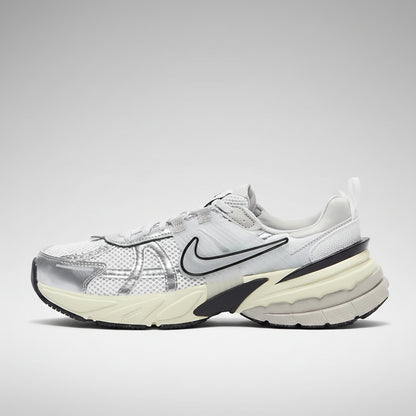 NIKE V2K  PLATEADO