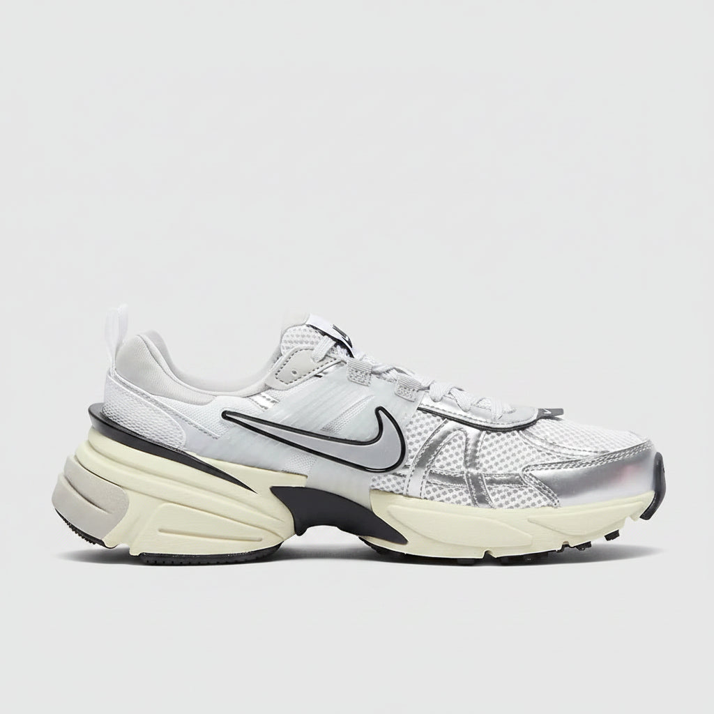 NIKE V2K  PLATEADO