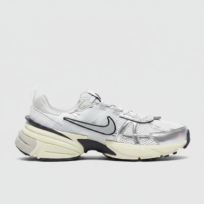 NIKE V2K  PLATEADO