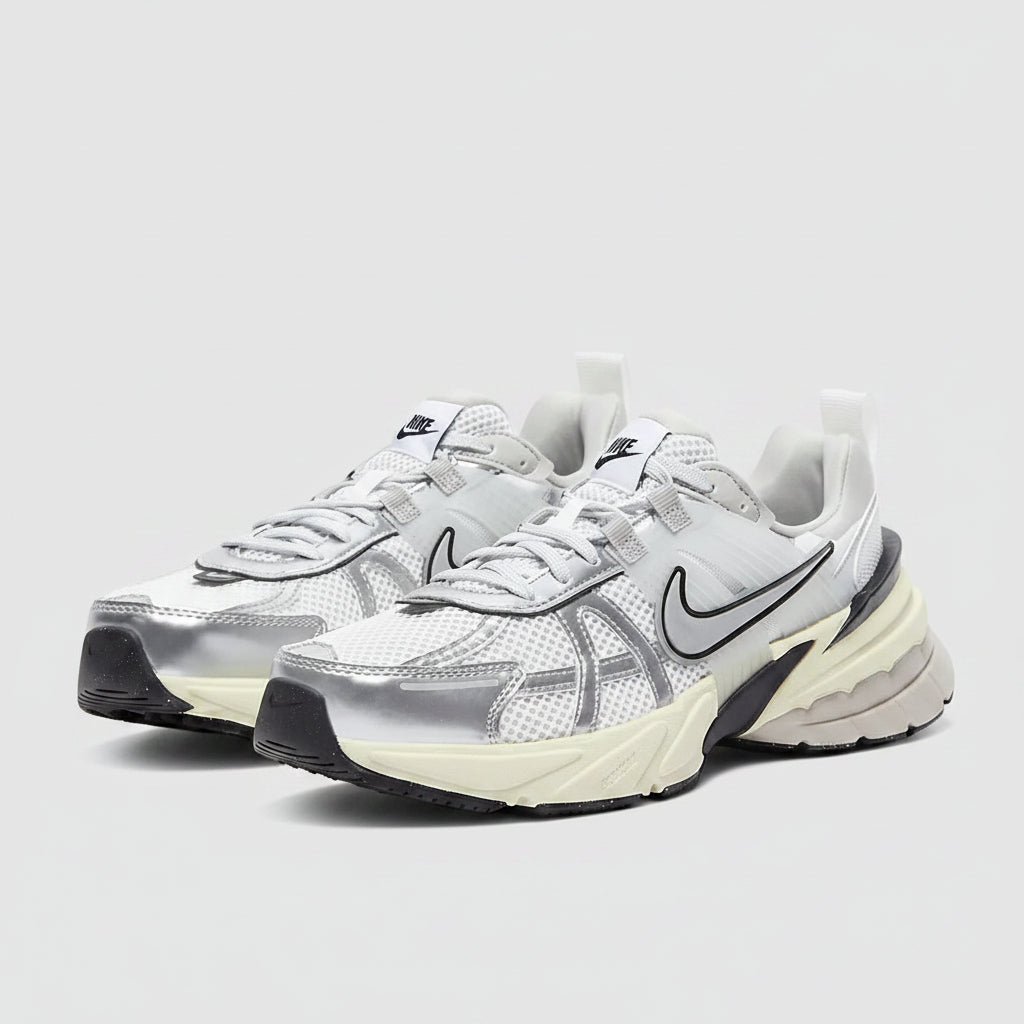 NIKE V2K  PLATEADO