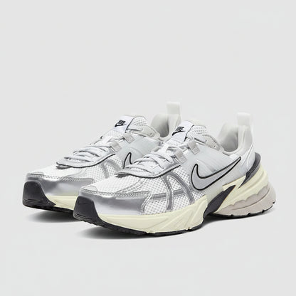 NIKE V2K  PLATEADO