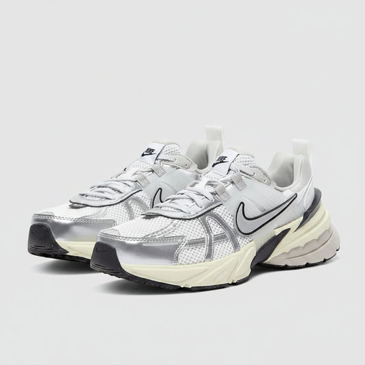 NIKE V2K  PLATEADO