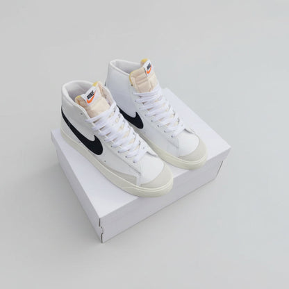 NIKE BLAZZER BOTA