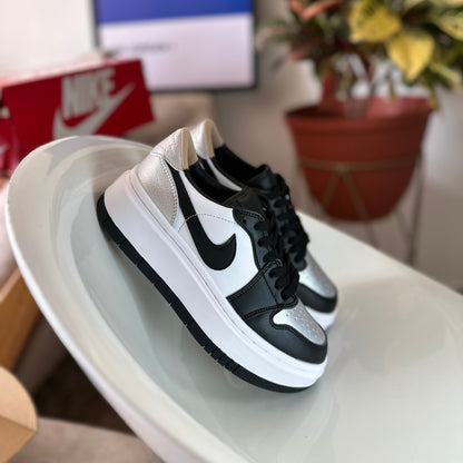 NIKE BLAZER PLATEADO