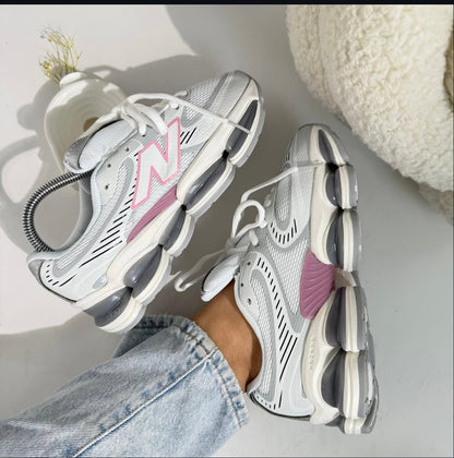 NEW BALANCE 2000.