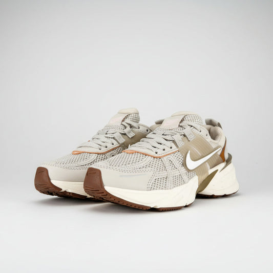 NIKE VOMERO V2K BEIGE