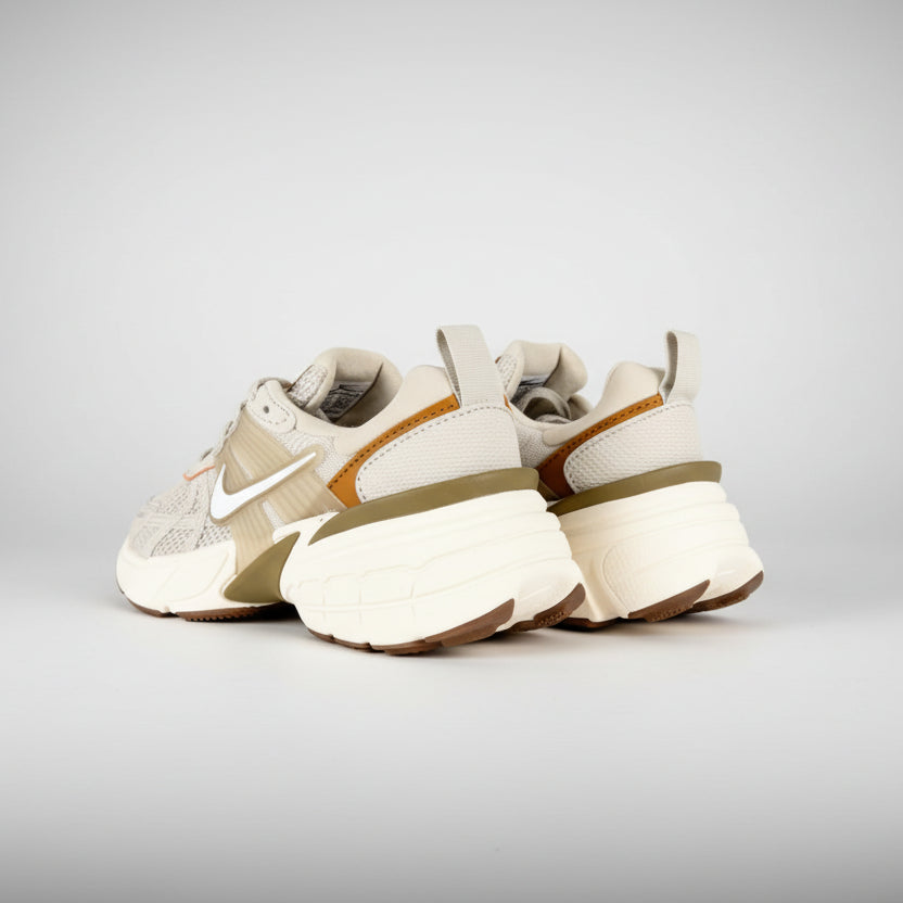 NIKE VOMERO V2K BEIGE