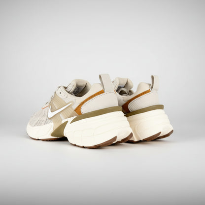 NIKE VOMERO V2K BEIGE
