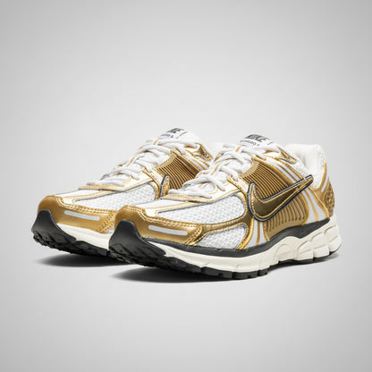 NIKE ZOOM VOMERO 5 METALLIC GOLD
