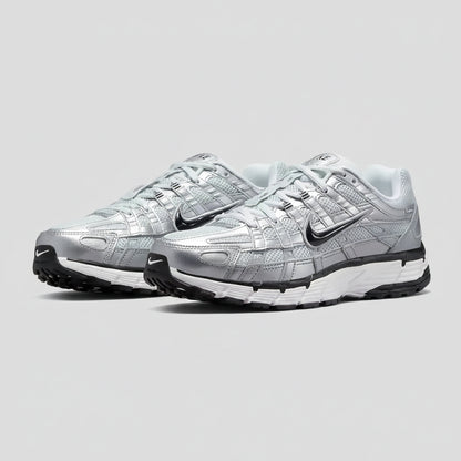 NIKE P-6000 WHITE/BLACK PLATEADO
