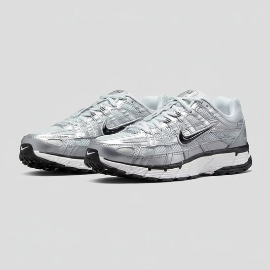 NIKE P-6000 WHITE/BLACK PLATEADO