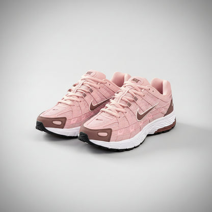 NIKE P-6000 ROSA CON DETALLES MARRÓN OSCURO