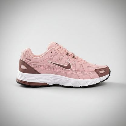 NIKE P-6000 ROSA CON DETALLES MARRÓN OSCURO