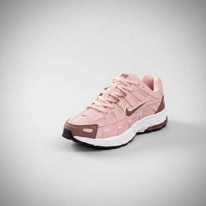 NIKE P-6000 ROSA CON DETALLES MARRÓN OSCURO
