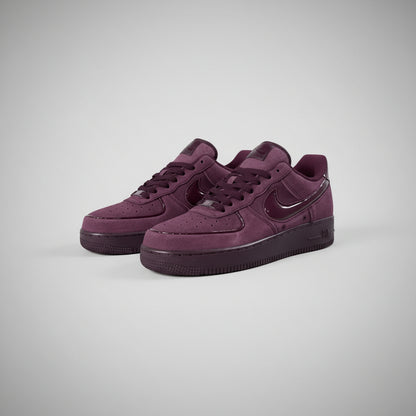 NIKE AIR FORCE 1 ’07 BURDEOS