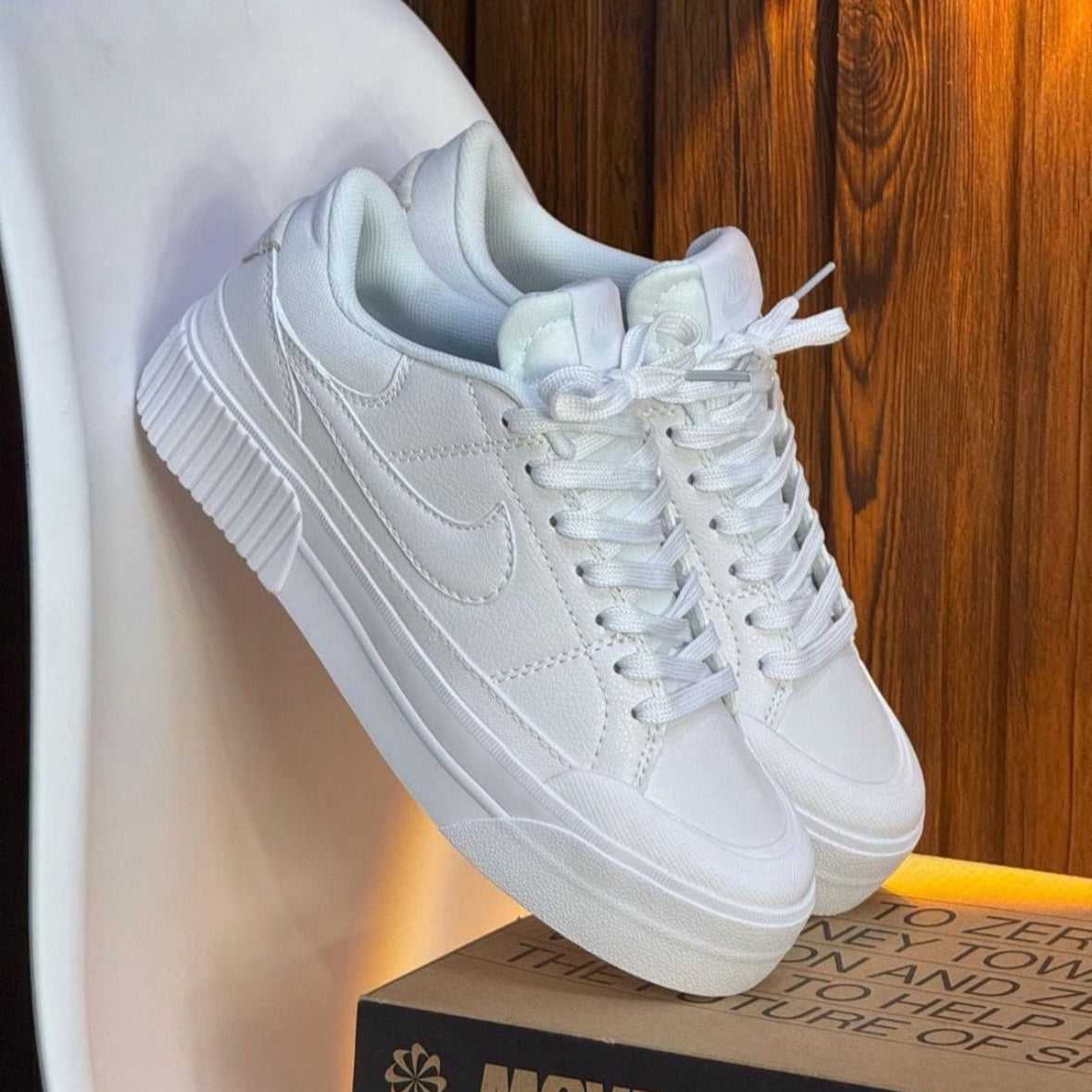 NIKE LEGACY BLANCA